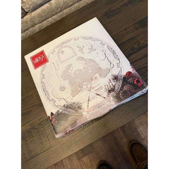 Celebrations by Mikasa Crystal Nativity Plaque – Rejoice - 15.5” Diameter - Picture 8 of 10